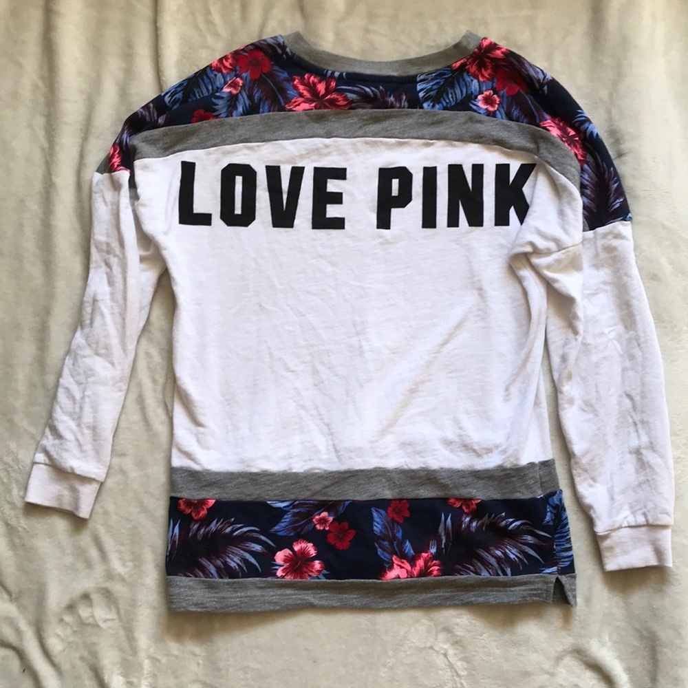 VS Pink white and floral crew neck sweatshirt!🌸🌺